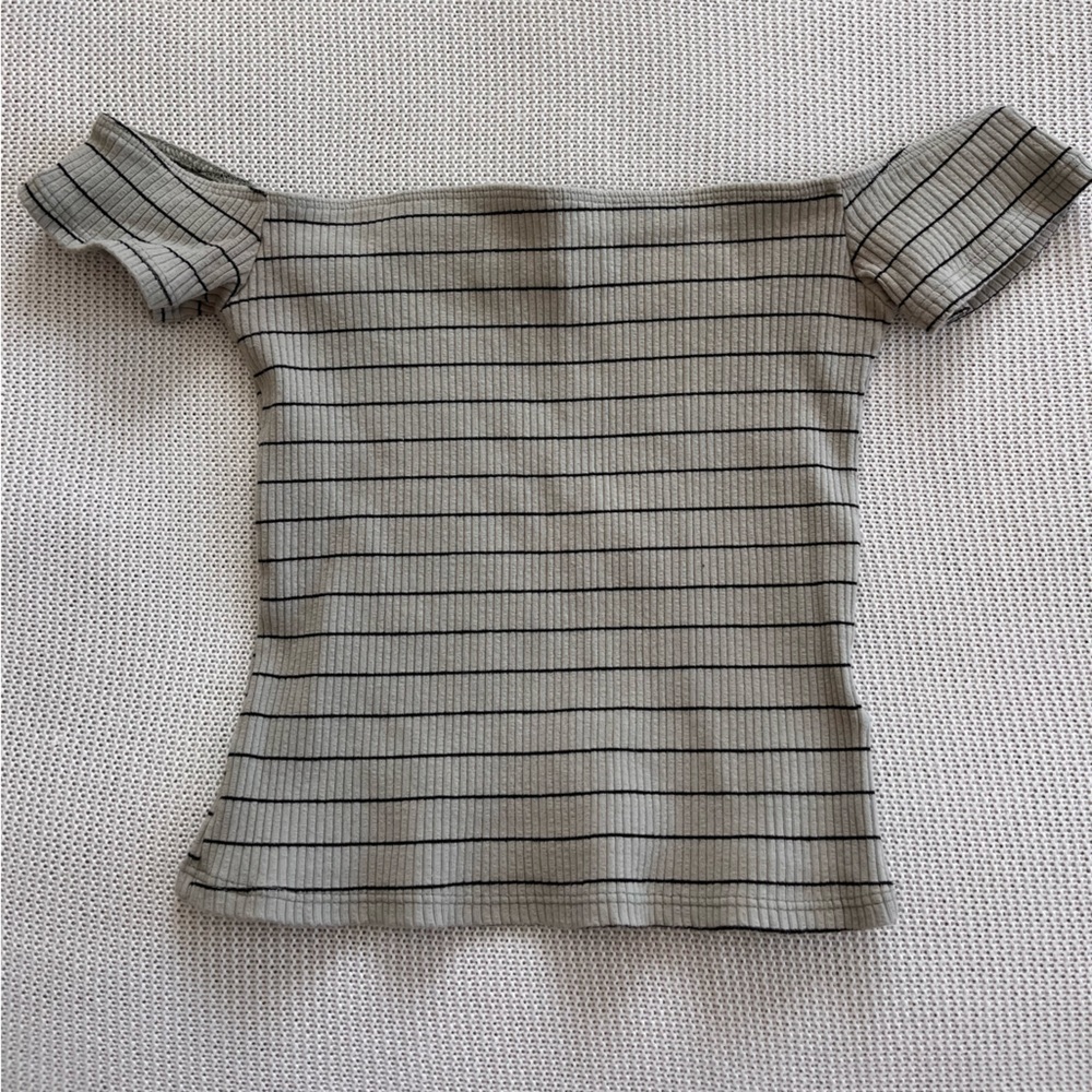Urban Outfitters pale green crop with off the shoulder sleeves!